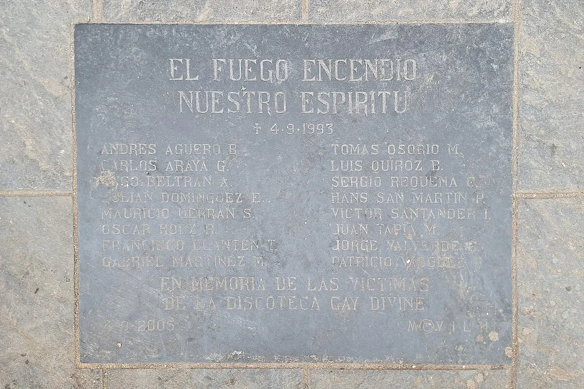 Monumento a las víctimas del incendio de la discoteca Divine