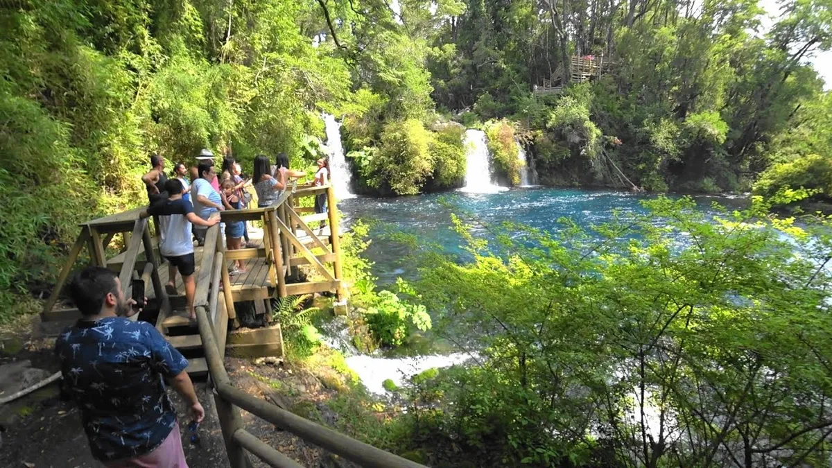 Visita a Ojos del Caburgua en Pucón – Cascadas y pozones de agua azul - 3