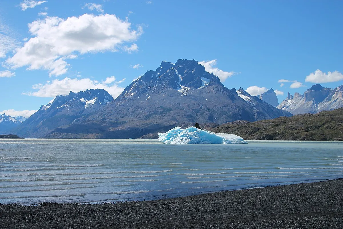 Lago Grey